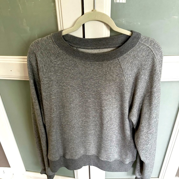Abercrombie and fitch women’s grey crew neck sz medium - Picture 2 of 3